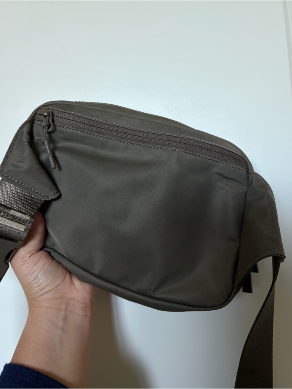 Lululemon Nomad Belt Bag 2L with Branded Strap - Picture 5 of 9